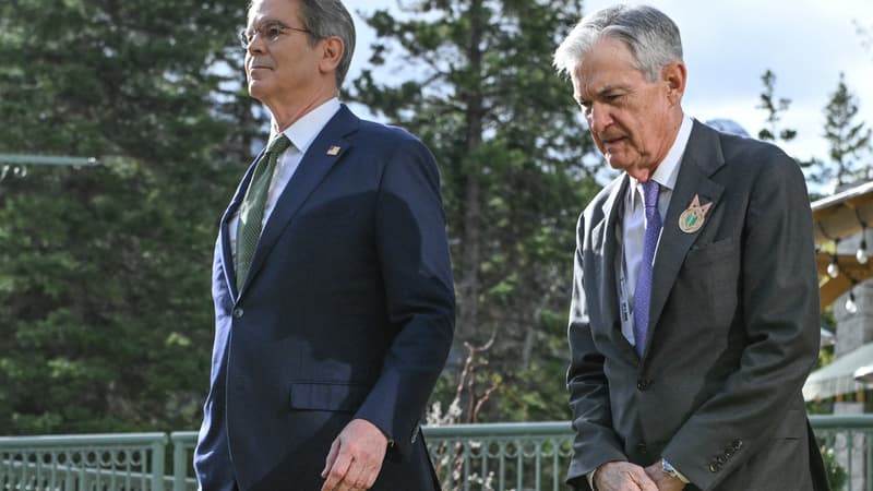 "Il politise la Fed": Scott Bessent reproche à Jerome Powell d'assister à l'audience devant la Cour suprême sur le cas de la gouverneure Lisa Cook