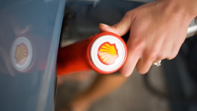 Shell teste un système automatique qui fixe et change les prix en permanence des carburants de certaines de ses stations-service aux Pays-Bas.