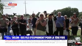  "Il est là, il nous voit": Anthony et Alain-Fabien Delon à la rencontre des fans situés devant la propriétaire de l'acteur à Douchy
