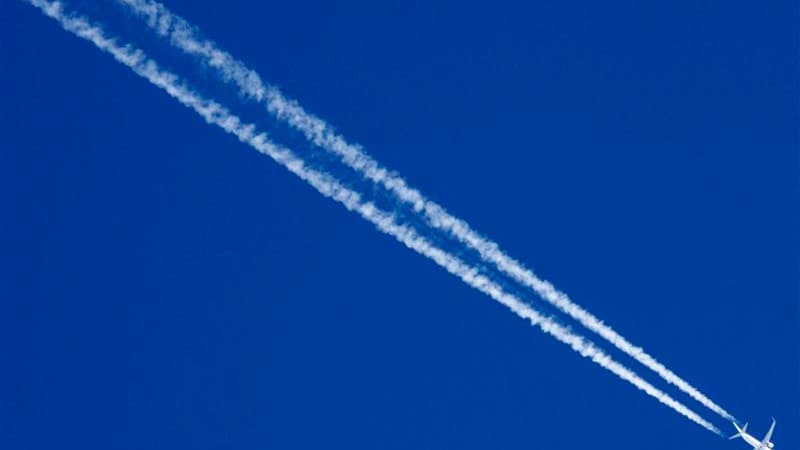 Ce week-end de chassé-croisé s'annonce perturbé dans les aéroports français en raison d'un préavis de grève de quatre jours déposé par plusieurs organisations syndicales entre vendredi et lundi soir. /Photo d'archives/REUTERS/Dominic Ebenbichler