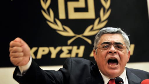 Nikos Michaloliakos, dirigeant du parti néo-nazi Aube dorée, a été arrêté samedi matin.