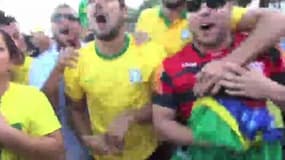 Football / Les supporters brésiliens exultent sur Copacabana - 28/06