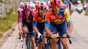 Mads Pedersen derrière ses coéquipiers de la Lidl-Trek le 11 mai 2025