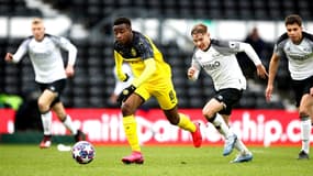 Youssoufa Moukoko en Youth League avec le BVB