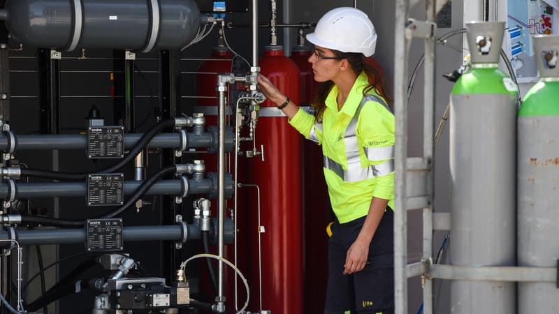 Hydrogène vert: des usines ouvrent en France, mais l'incertitude politique pèse