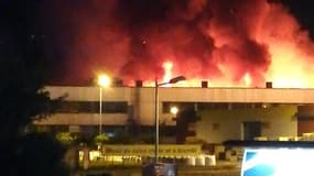 Usine en feu à Meaux. 