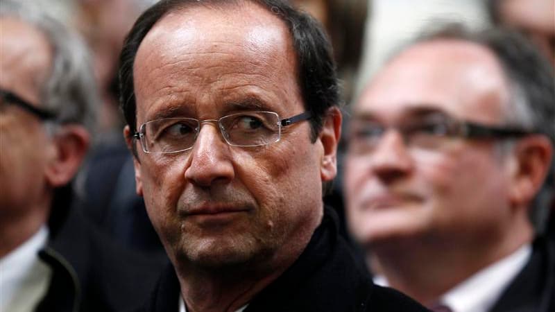 Malgré la prudence affichée avant le premier tour, l'équipe de François Hollande prépare activement en coulisses les rendez-vous internationaux de celui qui pourrait devenir président de la République dans trois semaines. /Photo prise le 16 avril 2012/REU