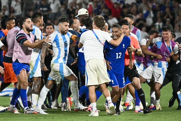 Une bagarre a éclaté à la fin du match France-Argentine aux JO, le 2 août 2024.