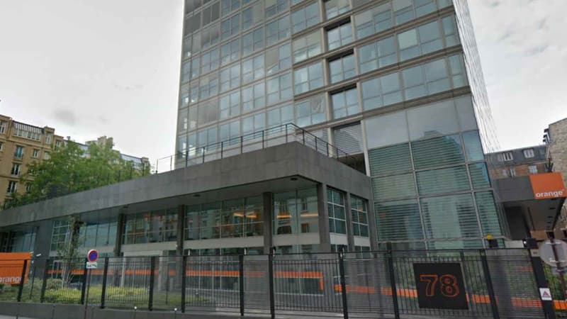 La tour orange, là où se situait l'ancien stade