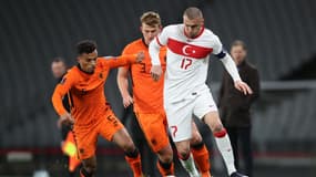 Burak Yilmaz double buteur avec la Turquie face aux Pays-Bas