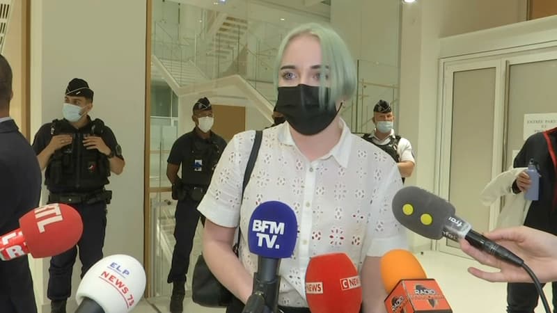 Mila à la sortie du procès de 13 personnes poursuivies pour l'avoir cyberharcelée, le 22 juin 2021.