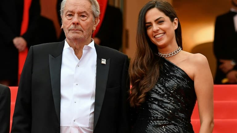 L'acteur français Alain Delon (G) avec sa fille Anouchka Delon (D), le 19 mai 2019 lors du festival de Cannes
