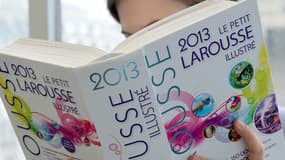 Larousse refuse de prendre part au débat sur le mariage homosexuel, et préfère souligner sa "mission encyclopédique".