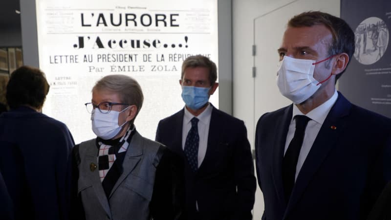 Emmanuel Macron lors de l'inauguration du musée Alfred-Dreyfus, à la maison d'Émile Zola dans les Yvelines, mardi 26 octobre 2021
