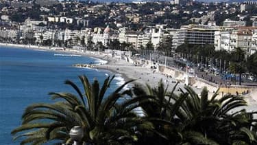 Vue de Nice. Les Chinois et les Russes, notamment, ont permis au tourisme français de réaliser une bonne saison estivale 2010. La fréquentation de la clientèle étrangère est en hausse de 10% sur les mois de juillet-août par rapport aux mêmes mois de l'ann