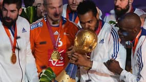 Quatrième titre mondial pour le gardien de l'équipe de France de handball, Thierry Omeyer (au centre, avec son maillot orange).