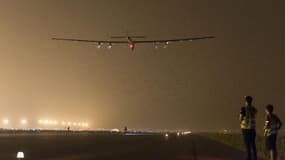 Photo fournie le 31 mai 2015 par le projet Solar Impulse montre l'avion solaire décoller le même jour de l'aéroport international de Nanjing à destination de Hawaii