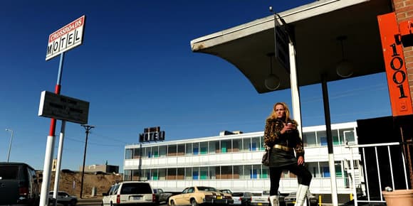 Le motel est, dans la fiction, un repaire de dealers de crack. Le motel est, dans la fiction, un repaire de dealers de crack.