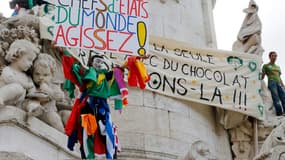 "La Terre est la seule planée avec du chocolat, préservons-là", pouvait-on lire sur l'une des banderoles de la manifestation parisienne en faveur de la lutte contre le réchauffement climatique.