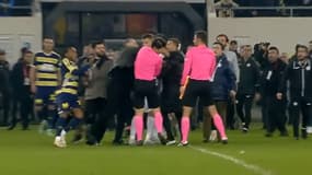 Le président d'Ankaragücü frappant un arbitre, le 11 décembre 2023