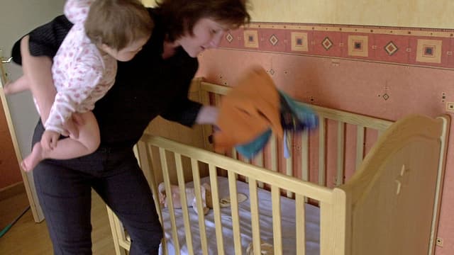 La maternité affecte davantage la carrière des femmes que celles des hommes. Ces derniers ne sont que 12% à modifier leur implication professionnelle après la naissance d'un enfant.