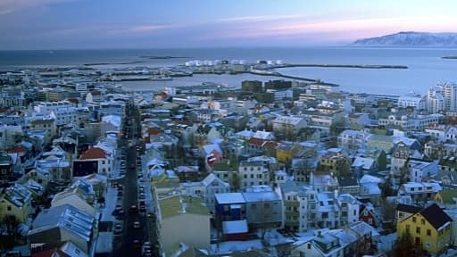 Les ménages islandais (ici la ville de Reykjavik) vont voir leur mensualité de prêts immobiliers diminuer.