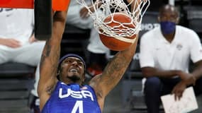 L'arrière américain Bradley Beal contre l'Australie en match de préparation aux Jeux olympiques de Tokyo le 12 juillet 2021 à Las Vegas