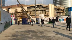 La passerelle d'accès à la gare de la Part-Dieu, à Lyon.