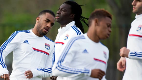 Les Lyonnais à l'échauffement.