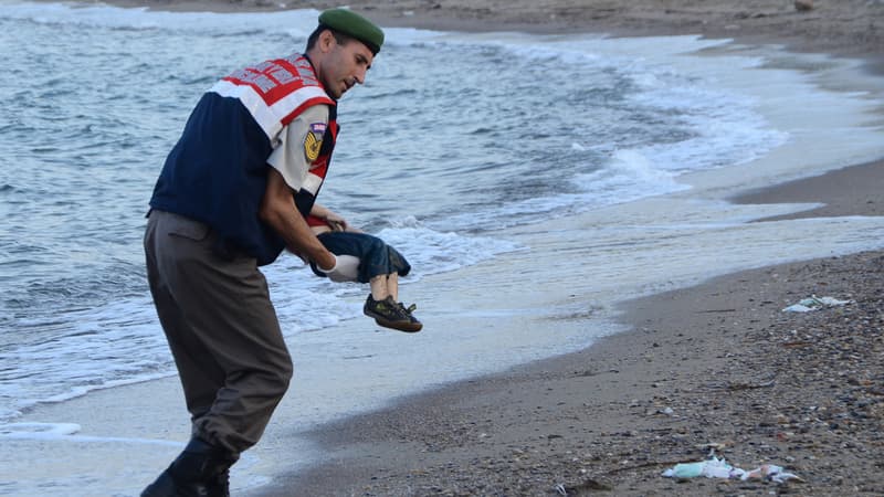 Le policier a retrouvé le corps du jeune Aylan sur une plage de Turquie.