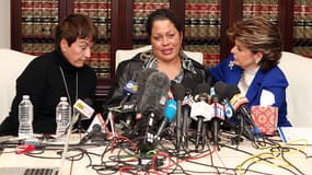 L'avocate Gloria Allred (à droite) avec Chelan et Helen Hayes, victimes présumées de Bill Cosby, lors d'une conférence de presse le 3 décembre à Los Angeles.