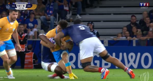 Le plaquage de Romain Taofifénua sur Santiago Arata lors de France-Uruguay, le 14/09/2023 Le plaquage de Romain Taofifénua sur Santiago Arata lors de France-Uruguay, le 14/09/2023