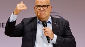 Le délégué à l'innovation Bruno Bonnell prononce un discours lors de l'ouverture du Comité interministériel pour l'innovation au Centre national d'art et de culture Georges-Pompidou (Centre Pompidou) à Paris le 10 avril 2025. (légende AFP en anglais, via Google Traduction)