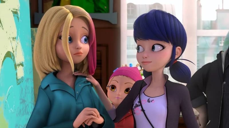 Les personnages de Zoé et Marinette dans la série "Miraculous"