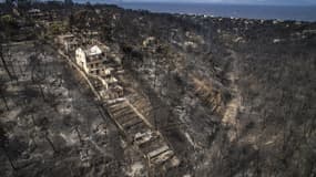 De violents incendies ont ravagé la région de la capitale grecque, prenant au piège de nombreuses personnes