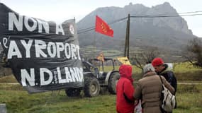 Des opposants au projet d'aéroport de Notre-Dame-des-Landes, en décembre 2012.