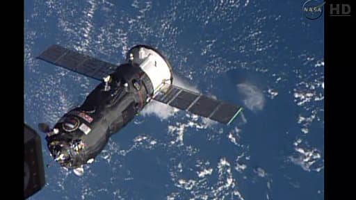 Image de la Nasa montrant un vaisseau Progress arrivant pour ravitailler l'ISS, le 29 octobre 2014