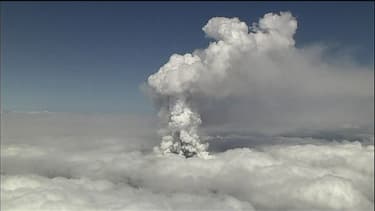 Le Mont Ontake en éruption