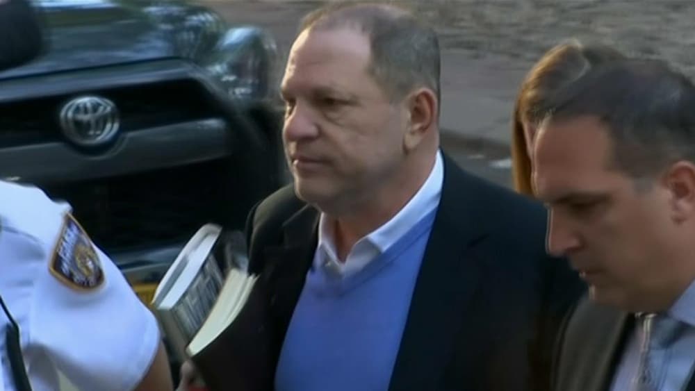 Le producteur Harvey Weinstein, arrivant au commissariat de Manhattan, le 25 mai 2018. Le producteur Harvey Weinstein, arrivant au commissariat de Manhattan, le 25 mai 2018.