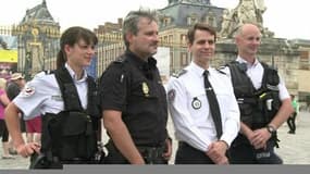 Au château de Versailles, un policier espagnol patrouille pour "rassurer" ses compatriotes