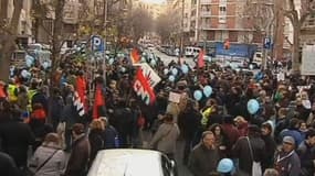 Des dizaines de milliers de personnes sont descendues dans les rues d'Espagne pour protester contre l'austérité et la corruption.