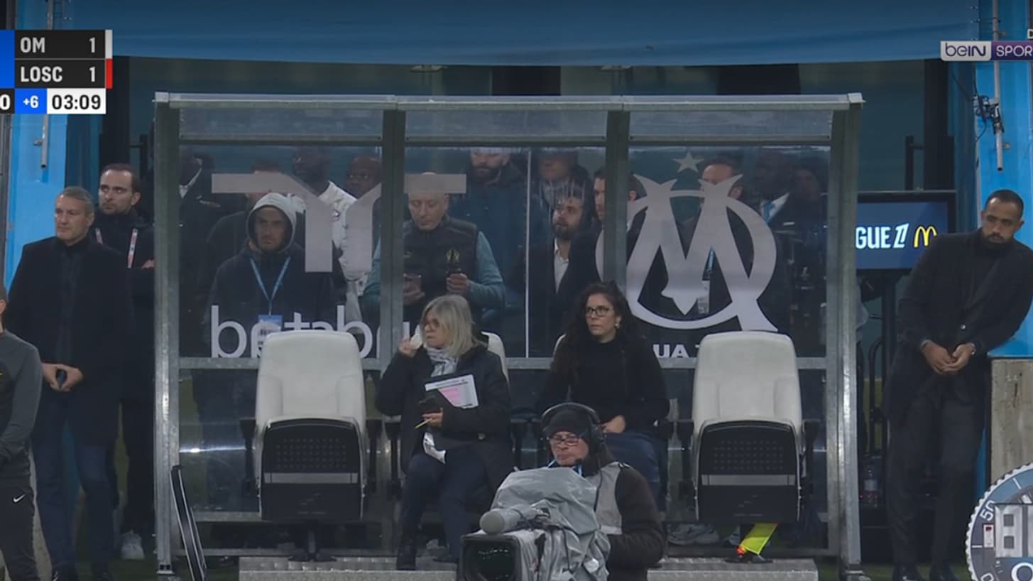 Le président du Losc Olivier Létang et le directeur sportif de l'OM Mehdi Benatia sont descendus sur le terrain Le président du Losc Olivier Létang et le directeur sportif de l'OM Mehdi Benatia sont descendus sur le terrain