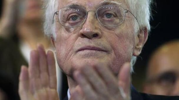 Dans un entretien publié mercredi sur le site internet de l'Express, Lionel Jospin, éliminé par le candidat de l'extrême droite à l'élection présidentielle de 2002, dit qu'il se sentirait "plus serein" et "payé de (s)es peines" si François Hollande réussi