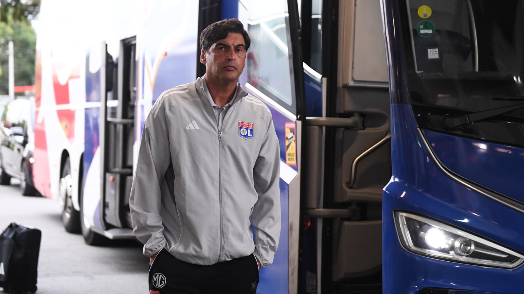 200 JOURS APRÈS, IL EST DE RETOUR: PAULO FONSECA VA RETROUVER LE VESTIAIRE LYONNAIS FACE À ANGERS APRÈS SA LOURDE SUSPENSION
