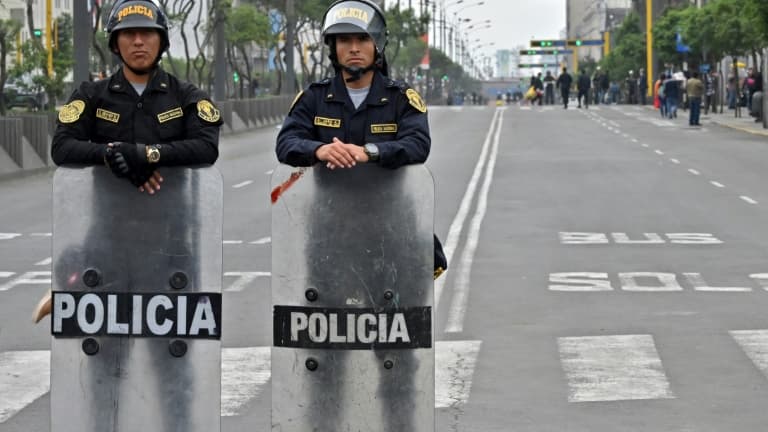 Une bousculade dans une discothèque de Lima au Pérou a provoqué samedi soir la mort de plus d'une dizaine de personnes qui tentaient de fuir la police