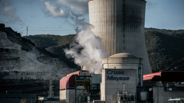 La centrale nucléaire EDF de Cruas-Meysse,au bord du Rhône en Ardèche, le 12 novembre 2019
