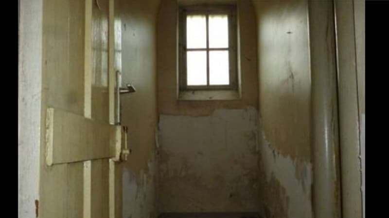 A Metz, les particuliers peuvent stocker leurs meubles dans les cellules d'une ancienne prison.