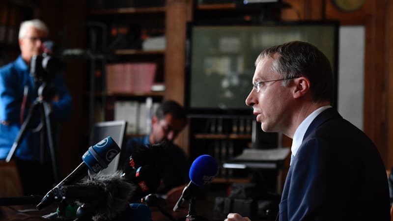 Le procureur de la République de Sarreguemines, Olivier Glady, s'adresse aux médias au palais de justice de Sarreguemines, dans l'est de la France, le 7 août 2023.