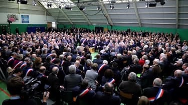 Les maires réunis autour d'Emmanuel Macron