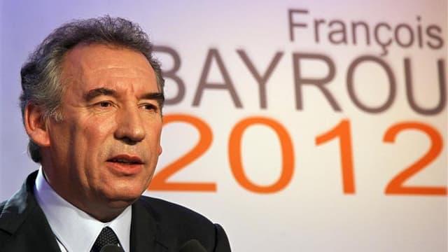 François Bayrou a rejeté l'hypothèse d'une alliance avec l'UMP de Nicolas Sarkozy, scénario pour l'élection présidentielle suggéré dans Le Figaro par François Baroin. /Photo prise le 3 janvier 2012/REUTERS/Charles Platiau